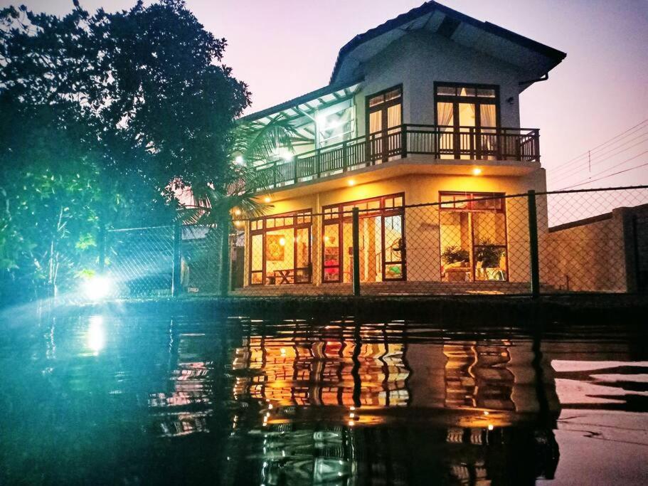 Aurora Lagoon Front Negombo Bagian luar foto