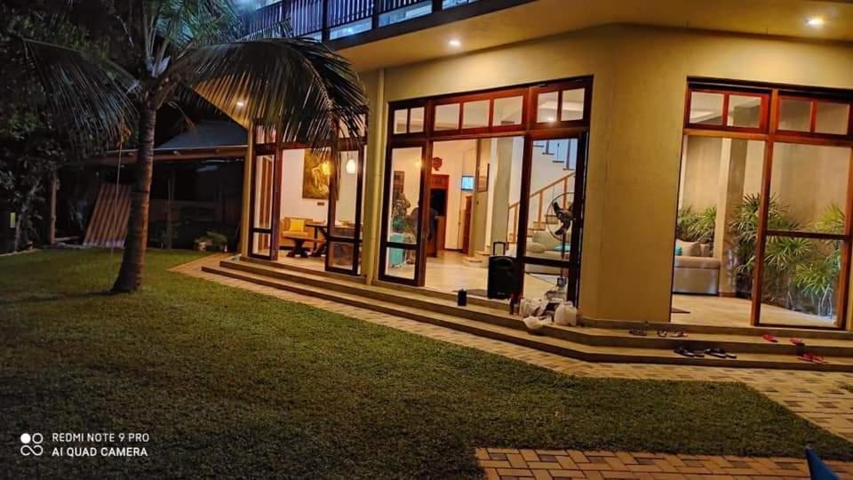 Aurora Lagoon Front Negombo Bagian luar foto