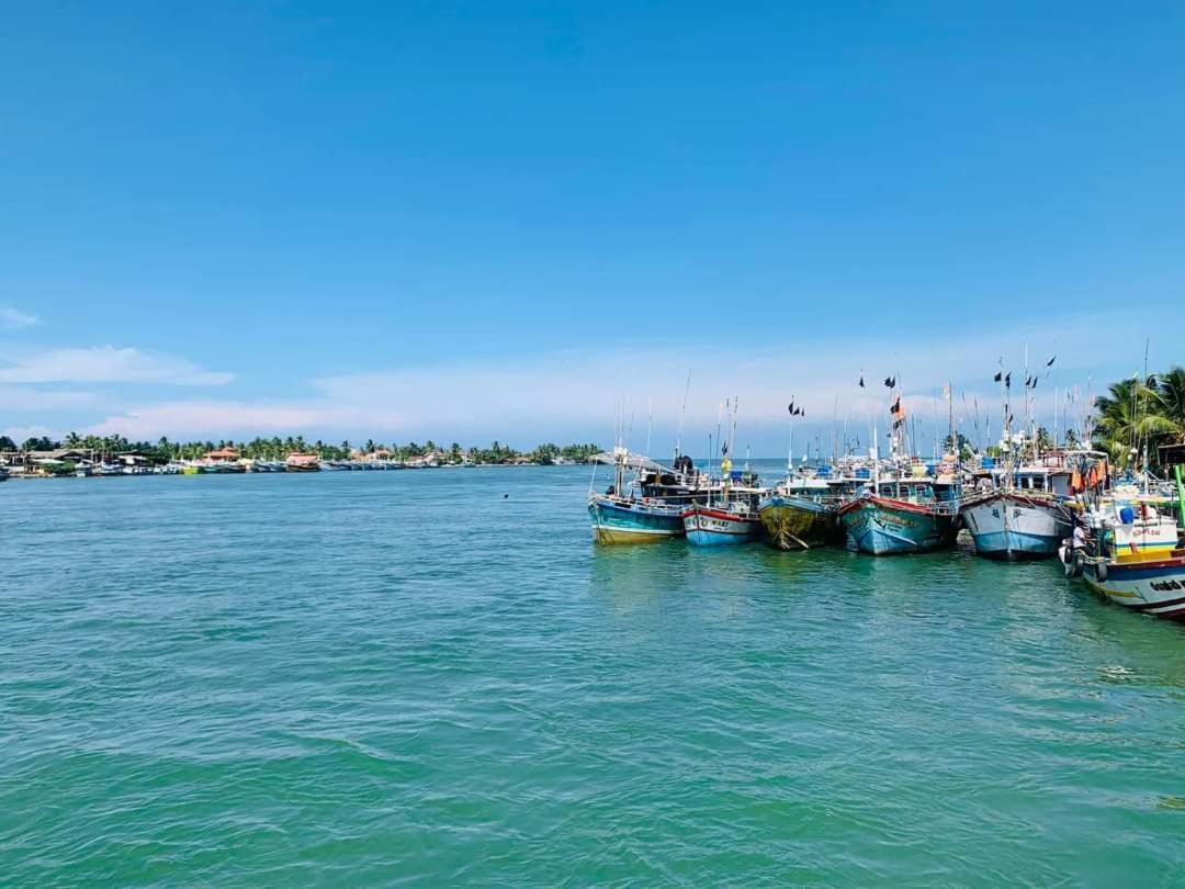 Aurora Lagoon Front Negombo Bagian luar foto